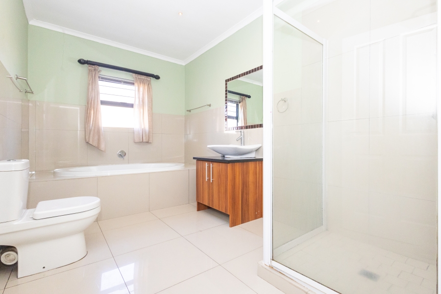 To Let 4 Bedroom Property for Rent in Kaapsig Western Cape